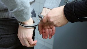 handcuffs 2102488 640 300x169 - ANWALT STRAFRECHT DINSLAKEN DUISBURG